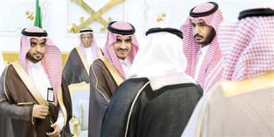الأمير بدر بن سلطان يستقبل المواطنين والأعيان بمحافظة دومة الجندل 