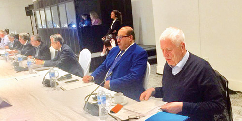  الأمير نواف بن محمد أثناء حضوره الاجتماع