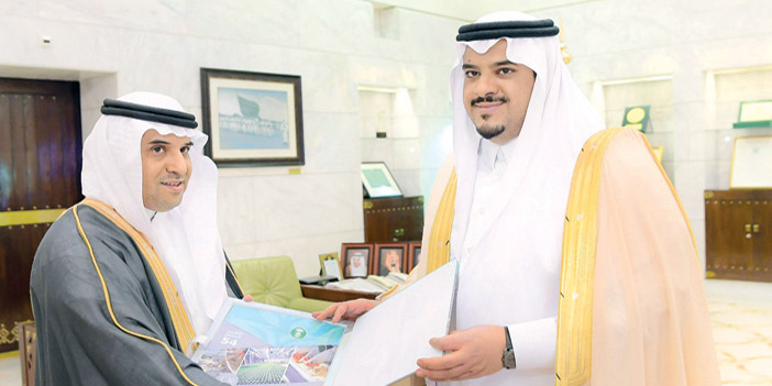  أمير منطقة الرياض بالنيابة خلال استقباله الحماد