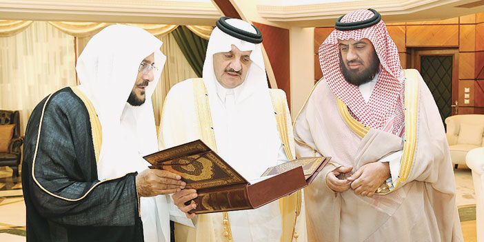  أمير المنطقة الشرقية خلال استقباله وزير الشؤون الإسلامية