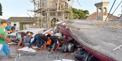 98 قتيلا في زلزال إندونيسيا 