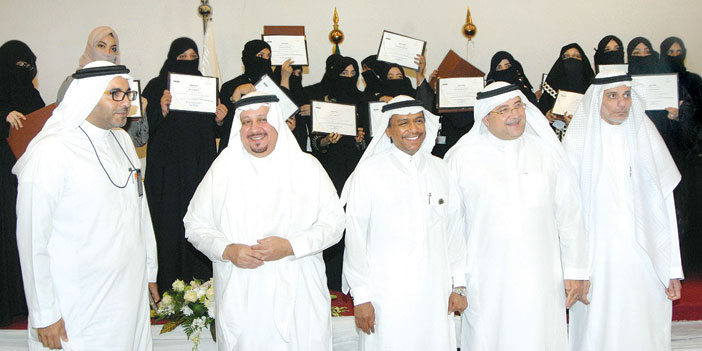 سياحة مكة تدفع بـ(135) مطوفاً ومطوفة للإرشاد السياحي 