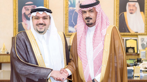  أمير القصيم يشيد بإسهامات المطيري في تنمية وتعزيز المناشط الخيرية