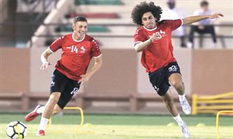 حسين السيد يعود لتدريبات الاتفاق والجماهير تحتفي بفخر الدين 