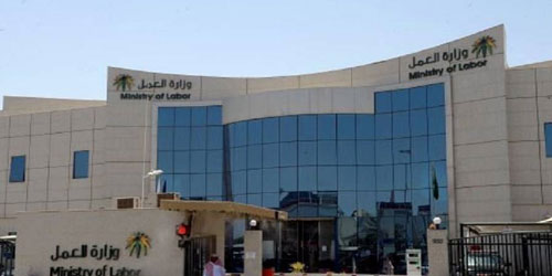 فيما سحبت من الضمان البنكي من 3 آخرين لسداد التزامهم مع العملاء 