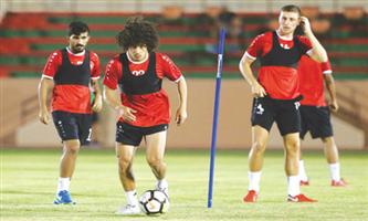 فريق الاتفاق يواصل تدريباته على ملعبه 