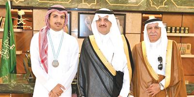الأمير سعود بن نايف يهنئ الطالب الملحم بفضية أولمبياد الكيمياء 