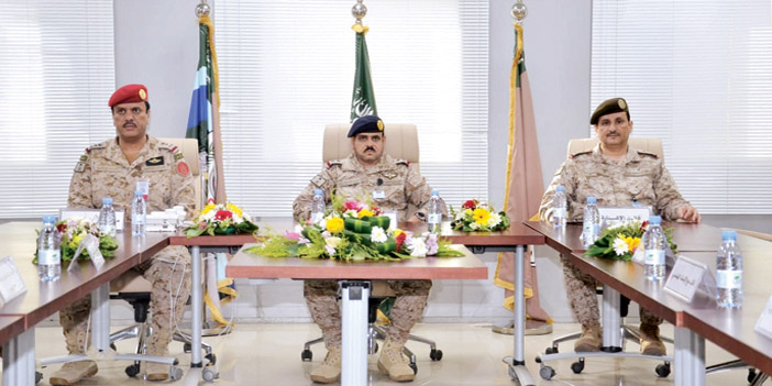  اللواء الشهري في أحد الاجتماعات