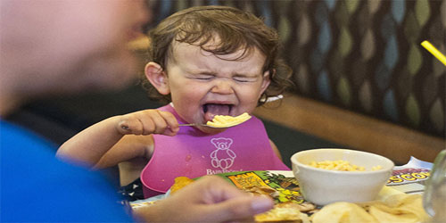 مطعم ألماني يحظر دخول الأطفال مساء بسبب الإزعاج 