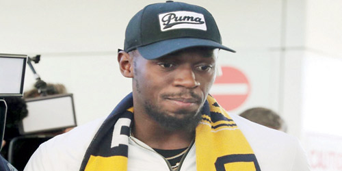  بولت أثناء وصوله إلى أستراليا