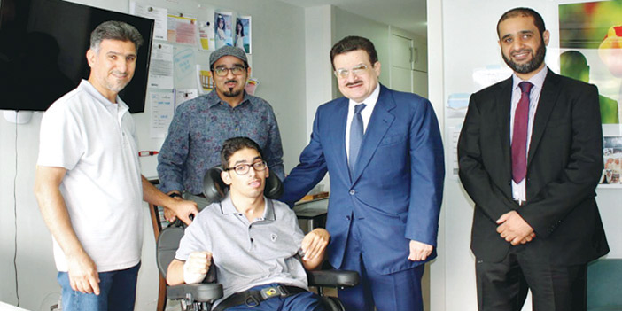  سموه يعايد المرضى