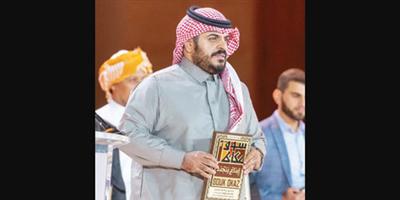 فاز بجائزة سوق عكاظ للفن التشكيلي.. 