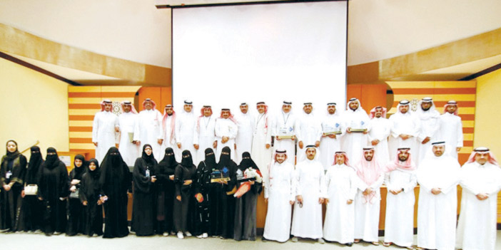  الشعراء والشاعرات والمنظمون