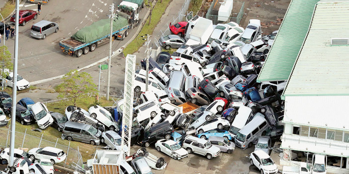   صورة جوية لعشرات السيارات في كوبي بولاية هيوجو اليابانية