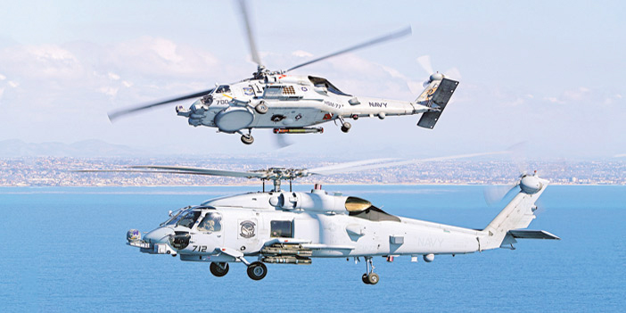  صورة لطائرتين من نوع MH-60R
