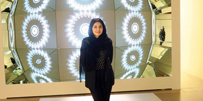  الفنانة لولوة الحمود أمام مشاركتها في لندن