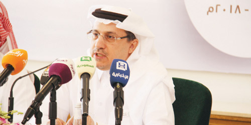  د. أحمد الخليفي متحدثا خلال المؤتمر الصحفي.