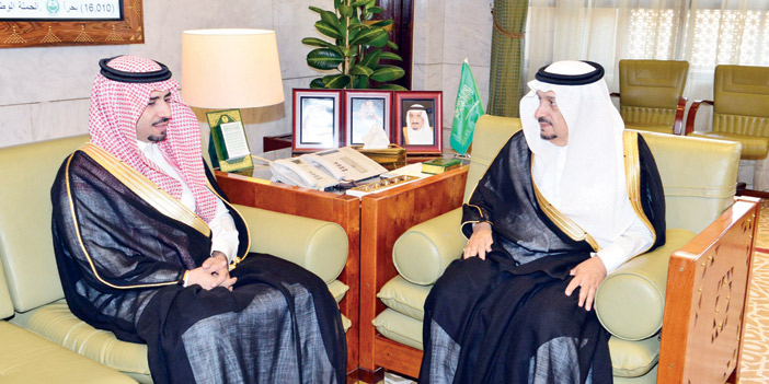  أمير منطقة الرياض خلال استقباله السديري