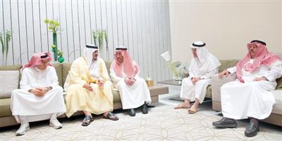 نائب أمير منطقة الرياض يقدم العزاء لأسرتي الجميح والرويتع 
