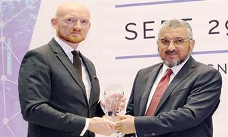 الرئيس التنفيذي لمصرف الإنماء يفوز بجائزة «الرئيس التنفيذي للعام 2018» 