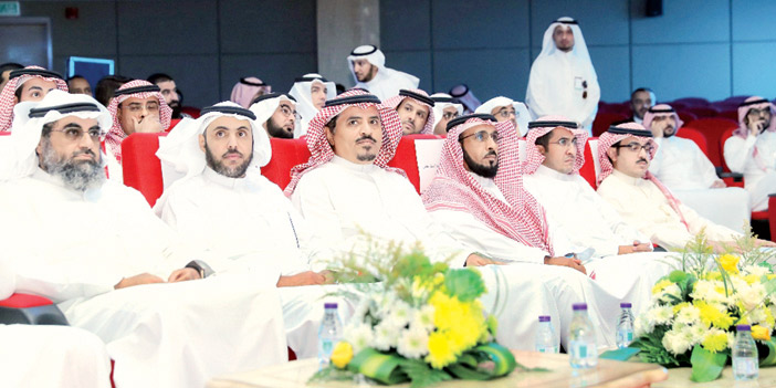  الداود وعدد من المسؤولين بجامعة القصيم خلال حفل التكريم