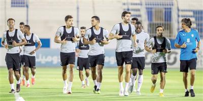 الهلال يواصل تحضيراته للشباب وينتظر عودة دولييه وأجانبه 
