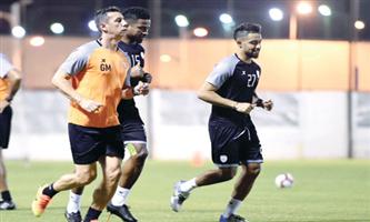 الشباب يواصل تحضيراته للهلال بمشاركة الدوليين باهبري والخيبري 