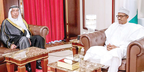 الرئيس النيجيري خلال لقائه السفير عدنان بوسطجي