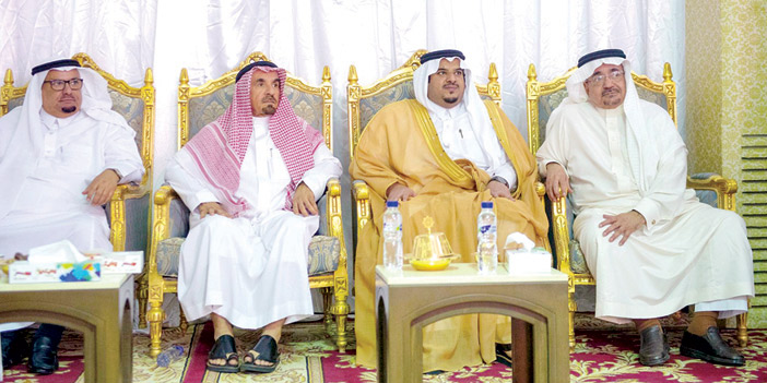  نائب أمير منطقة الرياض معزياً أسرة الراجحي