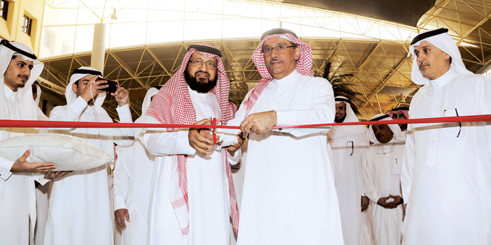  د.العمر خلال تدشينة الملتقى