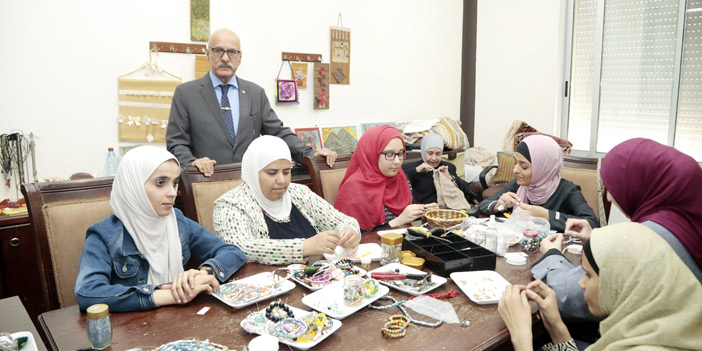 لتوقيع اتفاقيتَيْ منح لعلاج مرضى السرطان وتدريب الكفيفات 