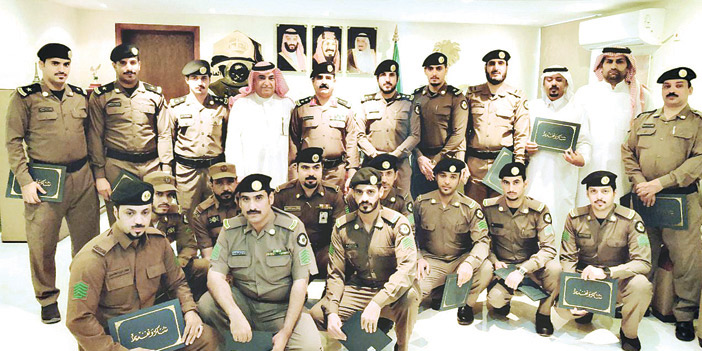   صورة جماعية للمكرمين