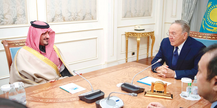  وزير الداخلية خلال لقاءه مع رئيس كازاخستان