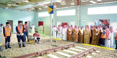ولي العهد يزور المعهد السعودي التقني للخطوط الحديدية ويلتقي الطلبة 
