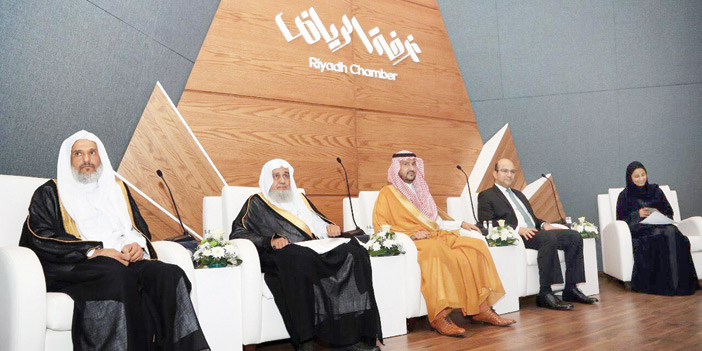 الأمير بندر بن سلمان خلال مشاركته في الندوة