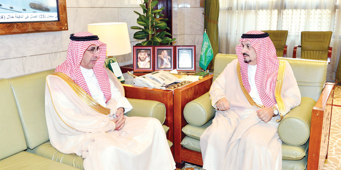  أمير منطقة الرياض خلال استقباله المهندس السلطان