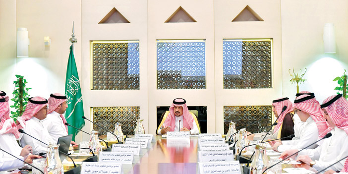  أمير منطقة الرياض خلال الاجتماع