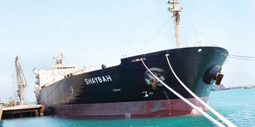  باخرة منحة المشتقات النفطية السعودية تصل ميناء المكلا