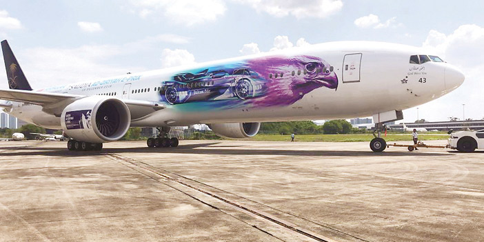  صور من الطائرة بشعار سباق السيارات العالمي