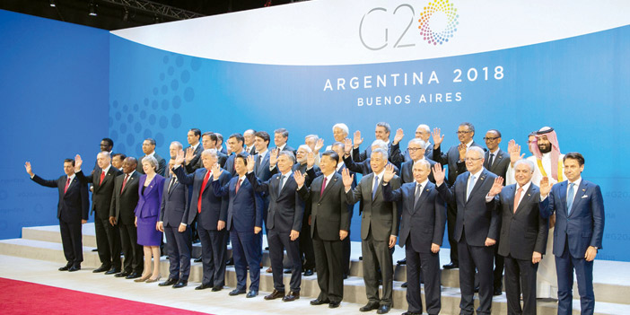  ولي العهد في صورة تذكارية مع قادة دول مجموعة العشرين قبيل بدء اجتماعاتهم في بيونس آيرس