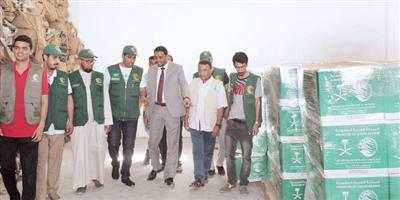 مركز الملك سلمان للإغاثة يدشّن توزيع مساعدات غذائية جديدة لنازحي الحديدة 