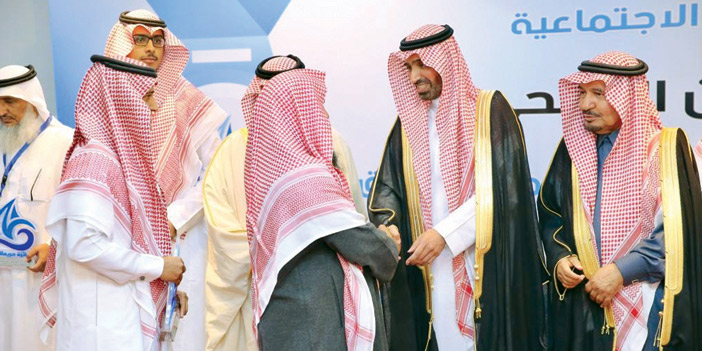 خلال رعايته جائزة حريملاء للتفوق 