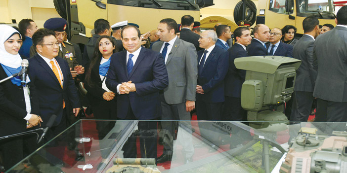  الرئيس المصري خلال افتتاحه المعرض