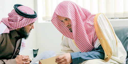  النائب العام يستعرض إحدى المعاملات