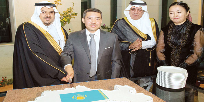  الأمير محمد بن عبدالرحمن خلال تشريفه حفل سفارة كازاخستان