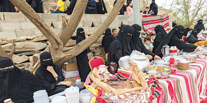 الأسواق الشعبية الخاصة بالأسر المنتجة في الباحة 