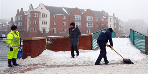 الثلوج الكثيفة تحاصر 5 آلاف راكب بمطار صيني 