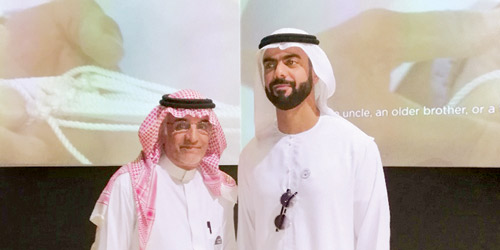  المحرر مع معالي محمد المبارك رئيس دائرة الثقافة والسياحة في أبوظبي