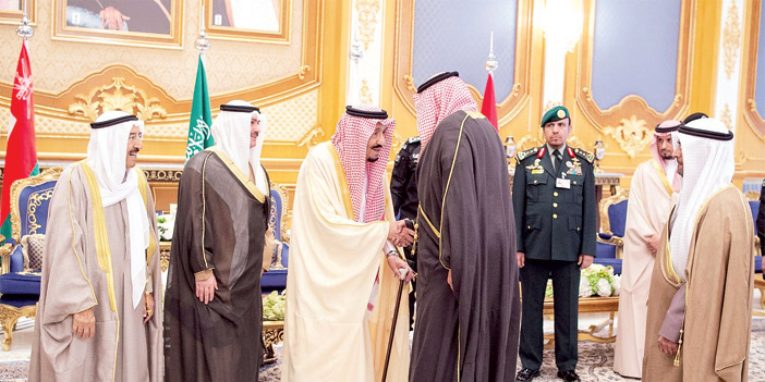  خادم الحرمين خلال استقباله أمير الكويت