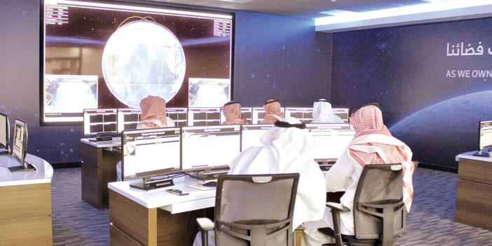 فريق العمل بمدينة الملك عبدالعزيز للعلوم والتقنية يراقب مرور القمرين السعوديين بسماء المملكة